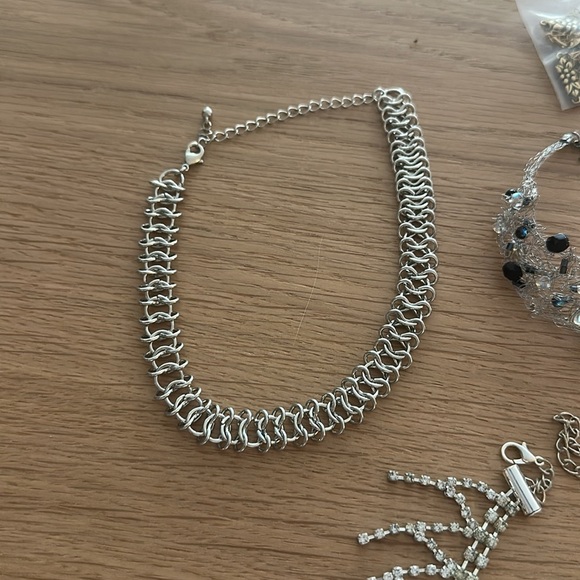 Estate Sale Jewelry Bundle Crystal Necklaces Beaded Skull Pearl Necklace Bundle - Picture 3 of 6